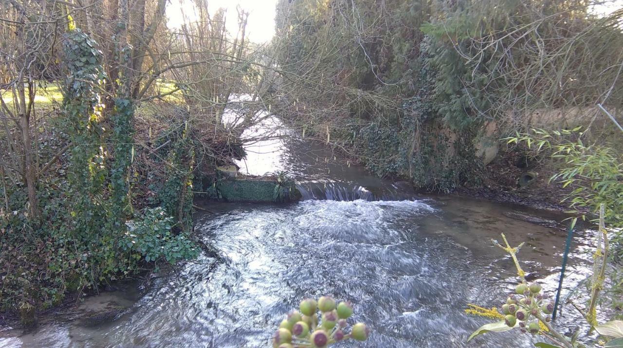 Le Moulin Aux Moines Panzió Croissy-sur-Celle Kültér fotó